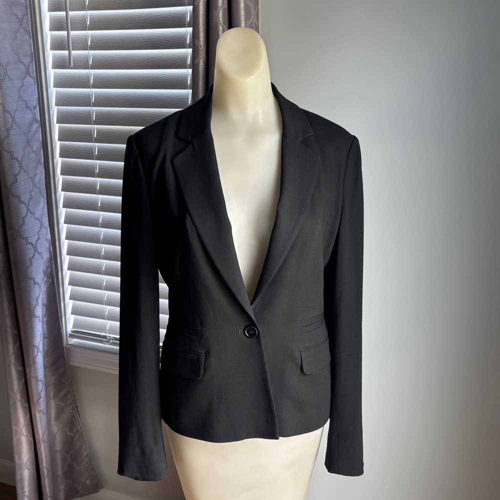 EUC Elegant Black BCBGMaxAzria Women's Blazer Size Medium Minimal Classic Formal